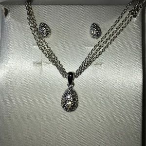 Necklace and erring set